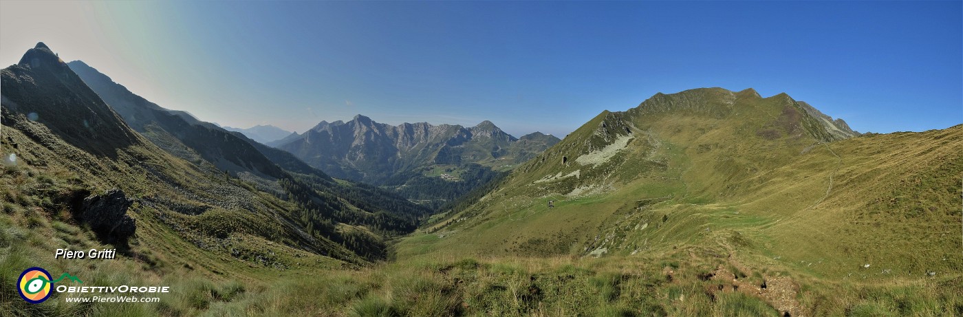 21 A sx Valegino, al centro Secco-Pegherolo-Cavallo, a sx Cima di Lemma con Passo di Tartano.jpg